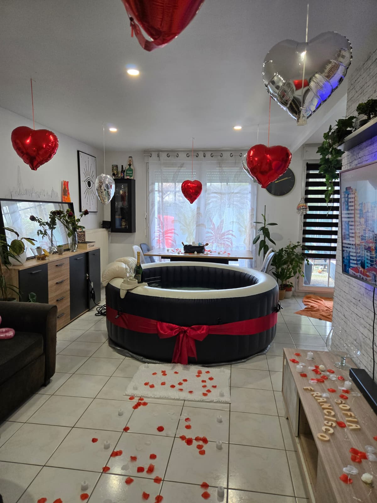 ballons coeur avec jacuzzi et pétale
