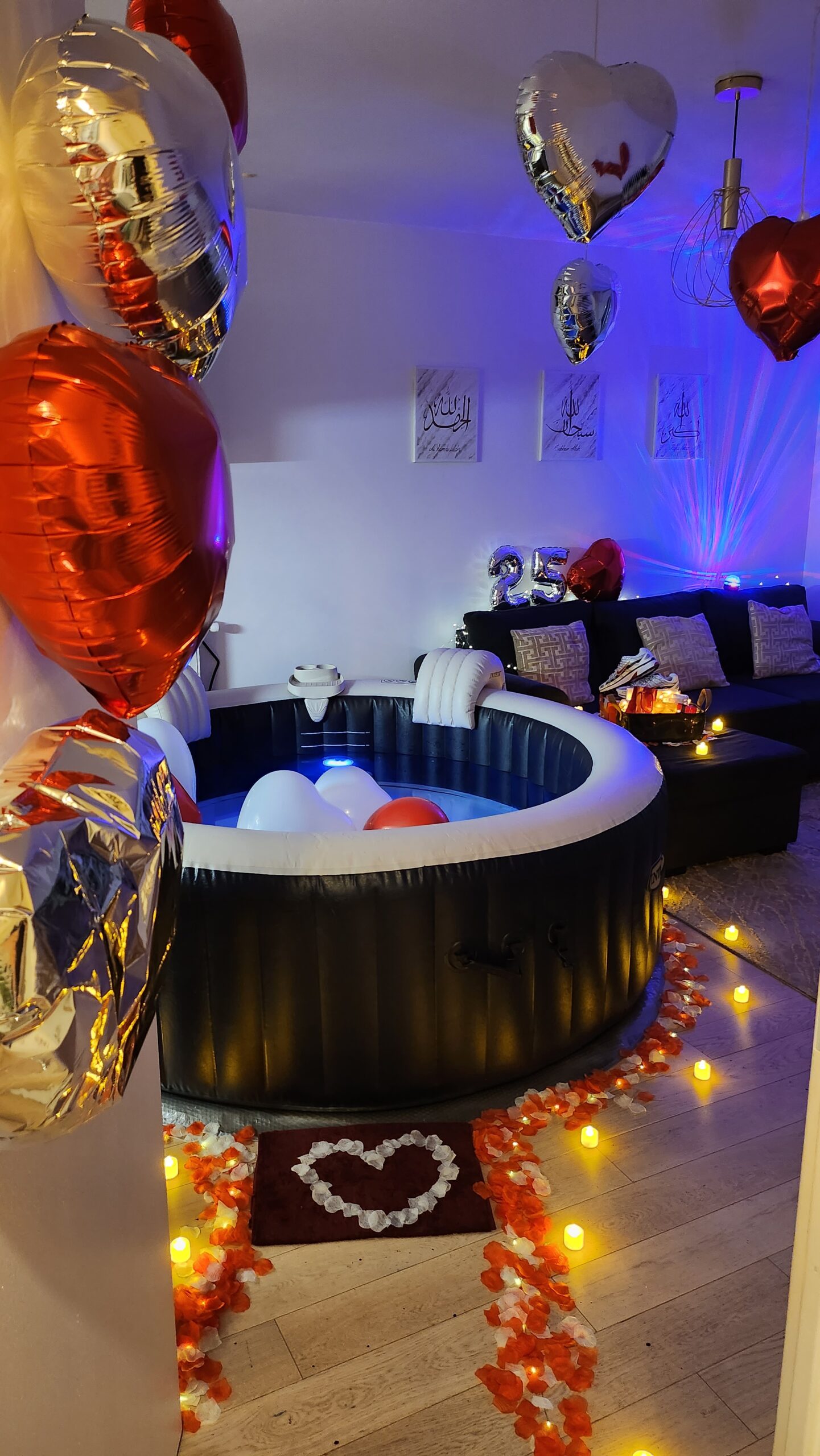 Jacuzzi et décoration pour un week-end anniversaire de couple